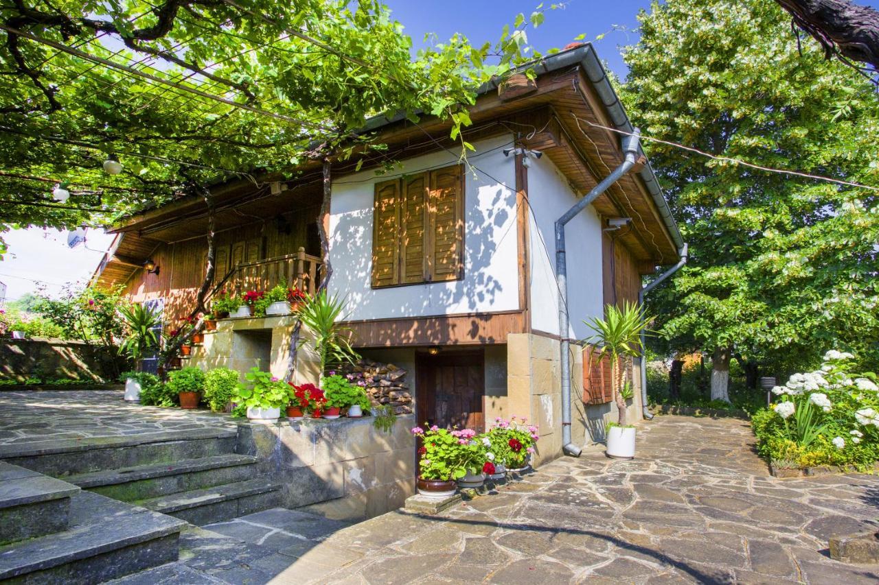 Villa Хаджикольовата Къща Medven Esterno foto