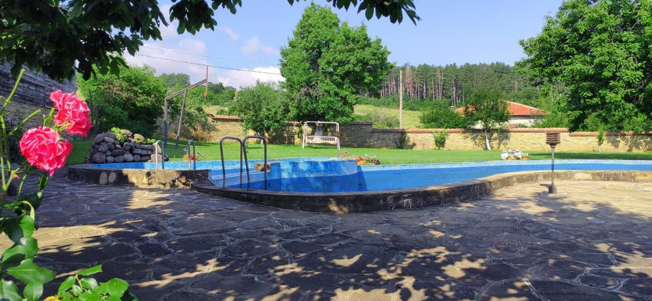 Villa Хаджикольовата Къща Medven Esterno foto