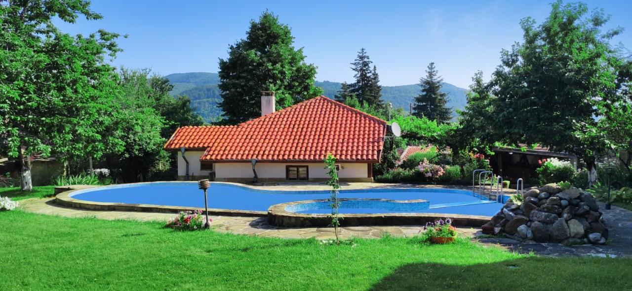 Villa Хаджикольовата Къща Medven Esterno foto